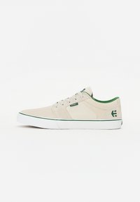 Unselected, white/green/gum