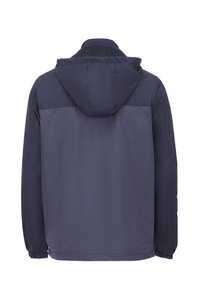 Mamin-dark plavi kaput s kapuljačom, glatka tekstura, kontrastna panele na gornjem dijelu leđa, elastične narukvice i rub. Vodootporan materijal, ležerni dizajn.