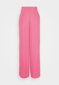 Pantalons larges roses avec une texture lisse, une taille haute et sans poches visibles. Le tissu a un tombé doux et une apparence fluide.