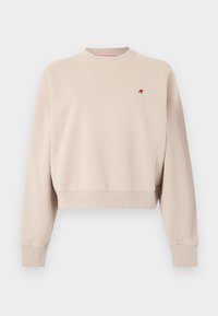 Μπεζ μακρυμάνικο κοντό φούτερ με ριμπ μανσέτες και τελείωμα, στρογγυλή λαιμόκοψη και μικρό κόκκινο κεντημένο λογότυπο στο αριστερό στήθος.