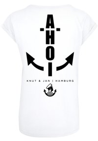 White t-shirt featuring a black graphic design with "AHOI" and arrows, along with "KNUT & JAN | HAMBURG" and an anchor logo.