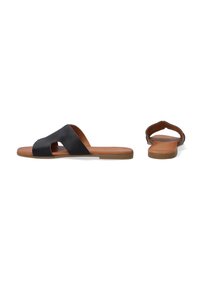 Sort læder slidesandaler med en bred overdel, der har et udsparingsdesign og en brun sål. Glat tekstur med minimal detaljer.