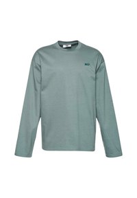 Long-sleeve shirt in muted green, made of cotton. Features round neckline and small dark green logo “DEF” on the left chest area.