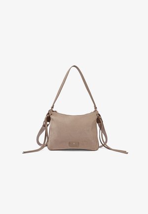 Borsa a tracolla in camoscio color talpa con dettagli dorati, tracolle regolabili e staccabili e una piccola targhetta rettangolare con logo a rilievo.
