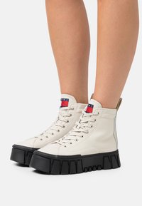 high cleated tommy jeans sneaker
