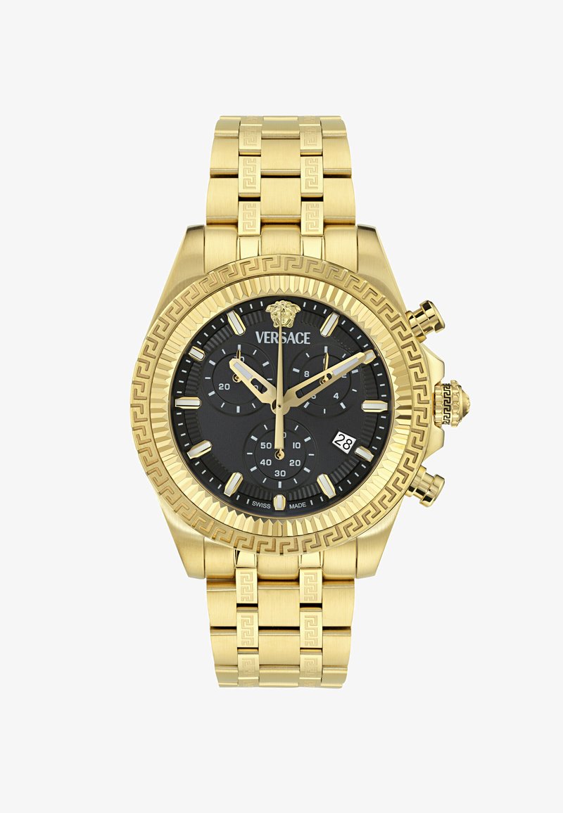 Goldfarbene Versace-Armbanduhr mit schwarzem Chronographenzifferblatt, Datumsanzeige auf 4 Uhr und graviertem griechischem Schlüssel-Muster auf der Lünette und dem Armband.