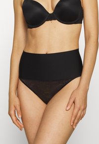 Maidenform - TAME YOUR TUMMY SHAPING THONG FIRM CONTROL - Shapewear - black Miniatyrbild 1