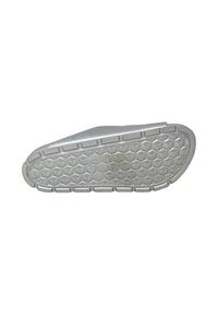 Sole di scarpa slip-on, in gomma bianca con un motivo esagonale testurizzato. Presenta una punta arrotondata e bordi leggermente rialzati per maggiore stabilità.