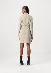 Vero Moda VMBELLA SHORT - Neulemekko - silver mink