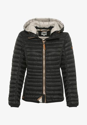Schwarze, gepolsterte Jacke mit einem gesteppten Design, ausgestattet mit einer abnehmbaren Kapuze, Reißverschluss und akzenten aus hellbraunem Leder. Innenfutter in hellgrau.