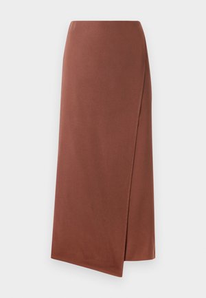 Ruskea, pitkä kietaisuhame sileästä kankaasta, suoralla siluetilla. Sisältää sivureiän liikkumisen helpottamiseksi. Yksinkertainen muotoilu ilman kuvioita.