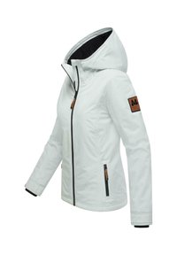 Veste blanche légère avec capuche, dotée d'une fermeture éclair noire, de deux poches latérales avec des éléments en métal brun et d'un patch texturé sur la manche.