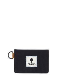 Zwarte stoffen portemonnee met een wit gestikt patch dat een boomlogo en het woord "FAGUO" toont, bevestigd aan een metalen ring op een kurken band.