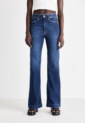 ESTEFANIA - Flared Jeans - hypersoft deep sea