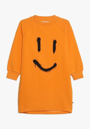 Oranges Langarmkleid mit gerippten Bündchen und Halsausschnitt, vorne mit einem Smiley-Gesicht im schwarzen Spray-Paint-Stil.