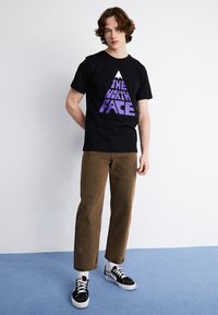 The North Face MOUNTAIN PLAY TEE - Apdrukāts T-krekls - black