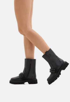 Stivaletti con plateau - black