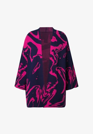 Kimono zapinany z przodu w kolorze granatowym z odważnym różowym abstrakcyjnym wzorem swirl. Miękka tkanina, szerokie rękawy i luźny fason podkreślają drapowanie i ruch.