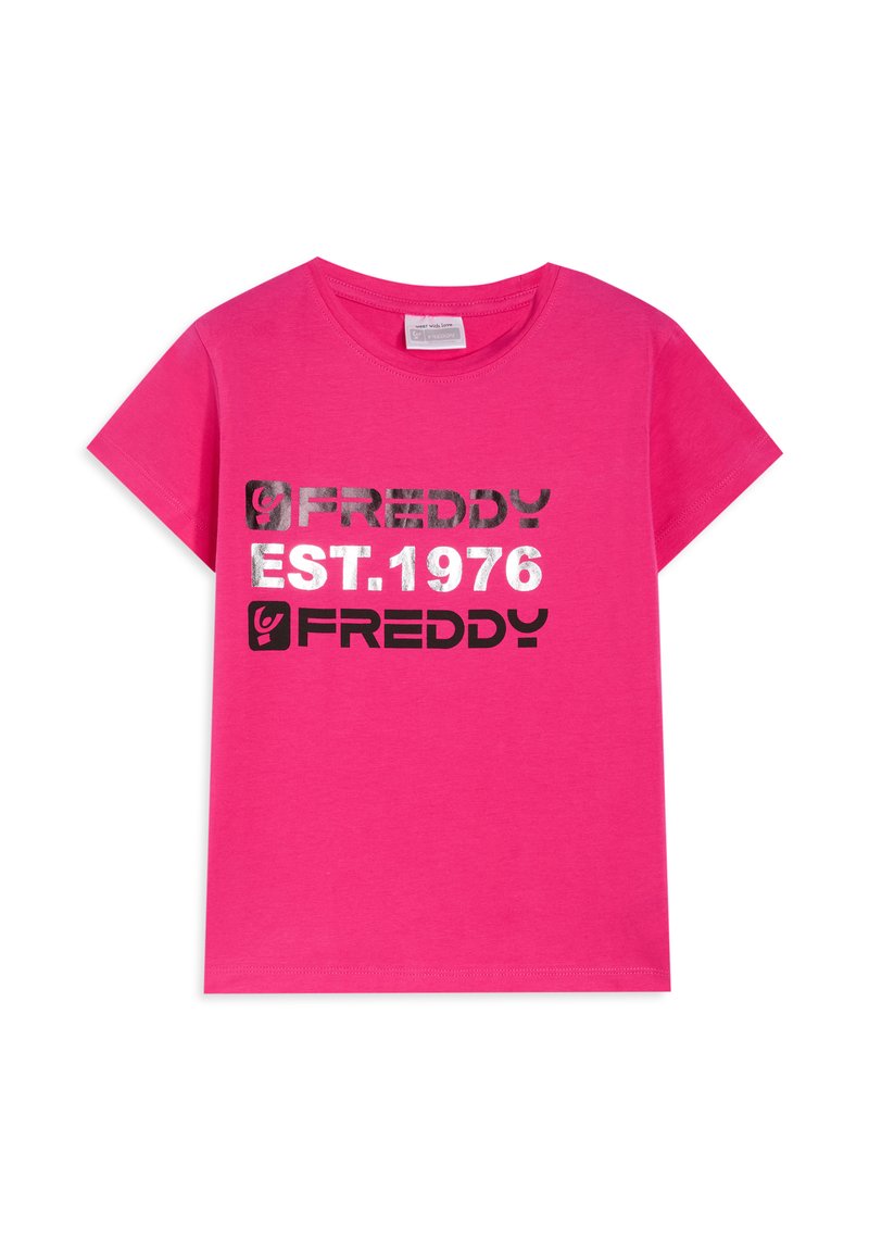 Maglietta rosa in cotone con scollo tondo e maniche corte. Stampe audaci in nero e argento recitano "FREDDY EST. 1976" e "FREDDY."