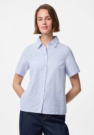 Camicetta a maniche corte con bottoni in blu chiaro e righe bianche, con colletto e vestibilità comoda, realizzata in tessuto morbido e testurizzato.