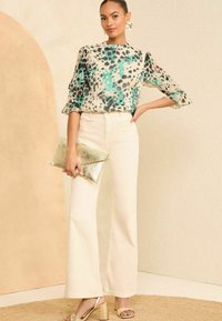 Love & Roses ROUND NECK RUFFLE 3/4 SLEEVE  - Blúzka - beige