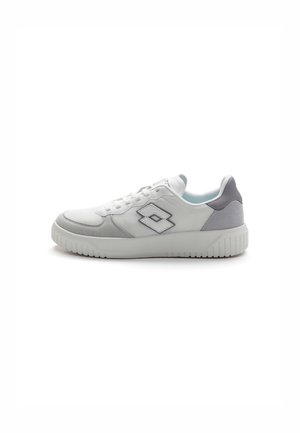 Trainers - white
