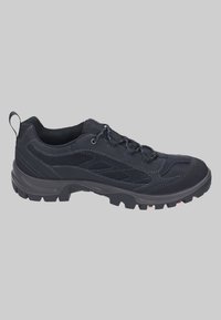 Czarne buty do wędrówek z teksturowaną cholewką, gumową podeszwą, wiązanym fasonem oraz pętelką z tyłu dla łatwego zakładania.