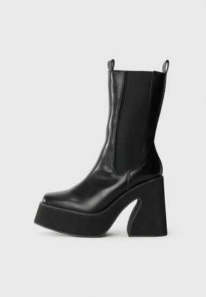 High heeled boots - black