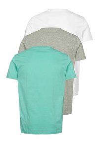 Tre kortärmade t-shirts staplade: en turkos, en grå och en vit. Tillverkade av bomull, med rund halsringning och enfärgade.