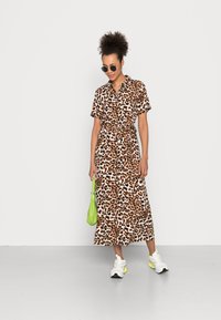 Vero Moda VMSIMPLY  - Vestido camiseiro - tan