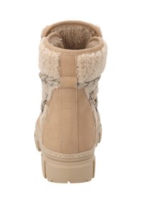 Stivaletto beige con polsino in shearling testurizzato, materiale in camoscio, dettagli cuciti e suola robusta per una migliore aderenza.