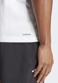 adidas Performance TNS WMB LONDON - Printtipaita - white