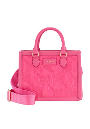 Rosa quilted håndtaske med præget blomsterdesign, dobbelte toppe håndtag, aftagelig skulderrem og guldfarvede hardware accenter.