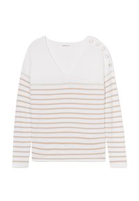 Hvid langærmet sweater med beige vandrette striber, en V-hals design og dekorative knapper på venstre skulder. Blødt strik stof.
