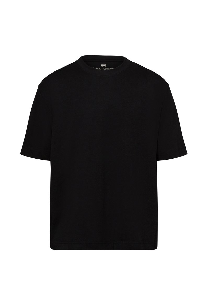 T-shirt nera in cotone con maniche corte, collo rotondo e un design semplice. Texture morbida e fit classico, senza pattern o embellishments visibili.