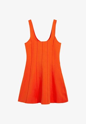 Oranžinė be rankovių suknelė su plačia suknele, pasižyminti vertikaliomis siūlėmis ir apvaliu kaklo iškirpimu. Pagaminta iš lengvos medžiagos.