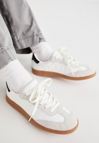 CLUB STYLE - Trainers - white/black