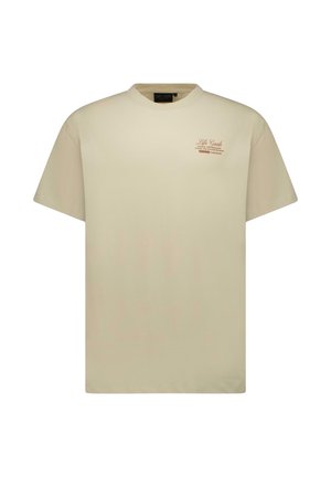 Beige T-shirt met korte mouwen en ronde hals, met kleine bruine tekst op de linkerborst waarop staat "Life Goals" en daaronder de merknaam Cars Jeans.