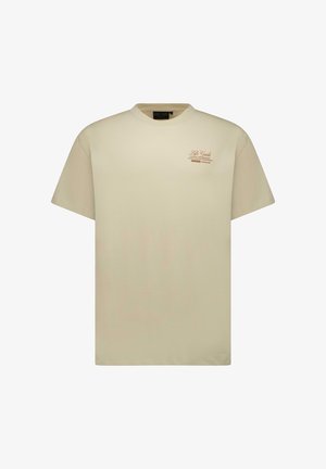 Beige T-shirt met korte mouwen en ronde hals, met kleine bruine tekst op de linkerborst waarop staat "Life Goals" en daaronder de merknaam Cars Jeans.