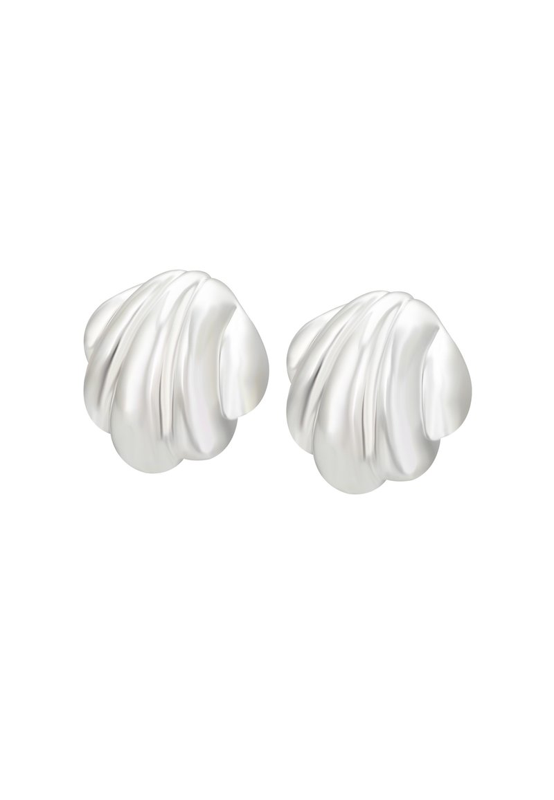 Orecchini lucidi a forma di conchiglia, di colore bianco, con superfici lisce e ondulate e una base arrotondata, caratterizzati da eleganti scanalature per aggiungere texture.