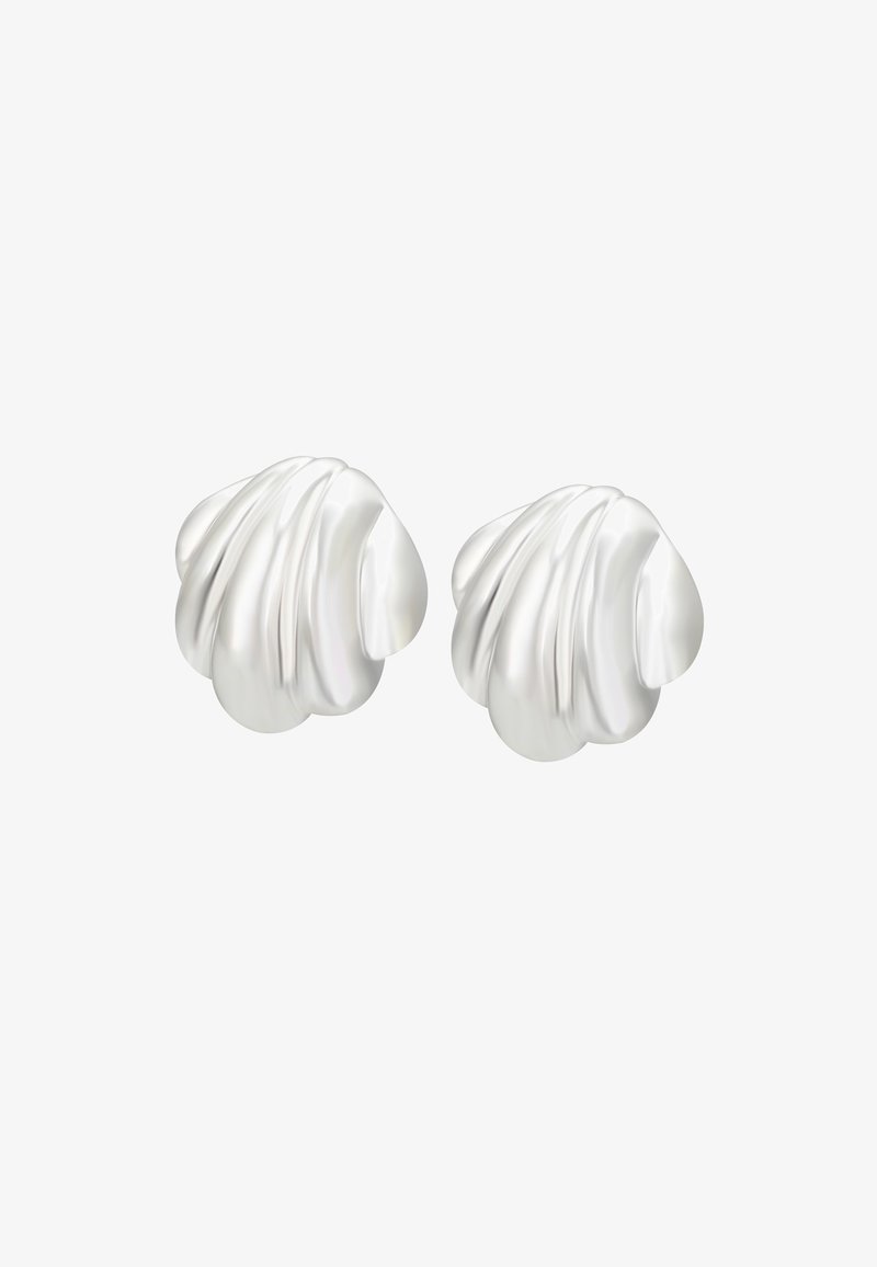 Spīdīgas, baltas auskari formas kā čaula ar gludām, viļņveidīgām virsmām un noapaļotu pamatu, ar elegantiem rievām tekstūrai.