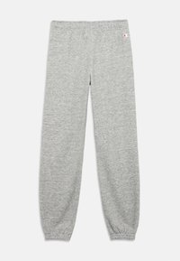 Γκρι φόρμα από μαλακό ύφασμα, με ελαστική μέση και σούρες στους αστραγάλους. Ένα μικρό λογότυπο είναι εμφανές στην αριστερή πλευρά.