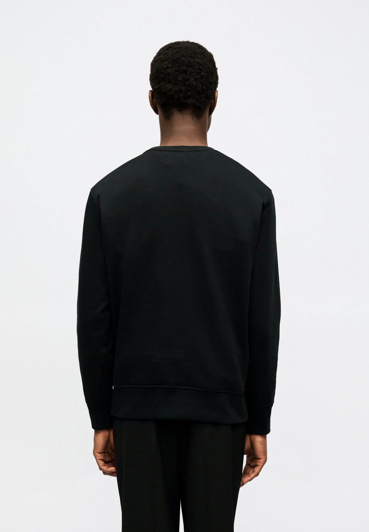 GRAPHIC CREW NECK