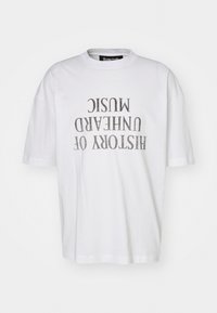 HISTORY  - Trükipildiga T-särk - white
