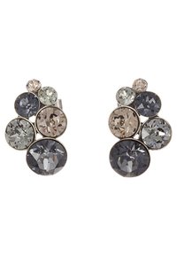 Boucles d'oreilles rondes ornées de plusieurs pierres circulaires de tailles et teintes variées en gris, beige et bleu, montées sur un métal argenté.