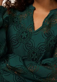 Culture Blůza - dark green