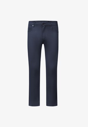 Donkerblauwe jeans met rechte pijpen, voorzakken, riemlussen en een knoopsluiting, afgebeeld op een witte achtergrond.