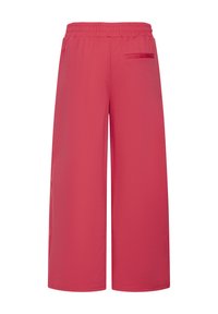 Pantalon corail à jambes larges avec ceinture élastique et une poche passepoilée unique à l'arrière côté droit.