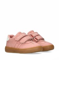 Sneakers rosa in velcro con una parte superiore simile alla pelle scamosciata, suola in gomma e accento bianco sul tallone. Presentano dettagli cuciti e marchiatura sulle cinghie.