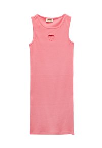 Robe sans manches rose en coton doux avec un col rond et un détail en forme de cœur sur le devant. Design simple et droit.